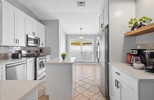 Meadow Pointe House | NEW - Poolside Oasis Heated POOL Home - 2000 SF