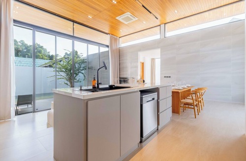Choeng Thale Villa | New Prime Location Near Boat Avenue V306