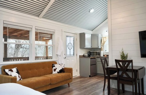 Ardmore Cabin | NEW! Private 4-Acre Cabin: Hot Tub & King Bed near Lake Murray & Casinos. Clean!