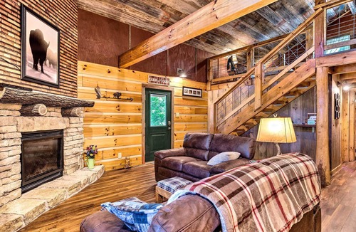 Elmdale Cabin | NEW! Private Chase County Cottage on Middle Creek!