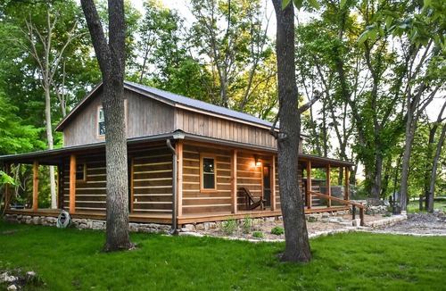 Elmdale Cabin | NEW! Private Chase County Cottage on Middle Creek!