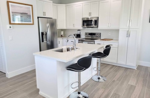 Twin Lakes Villa | New private home w/dedicated workspace. Pet friendly, family-friendly!