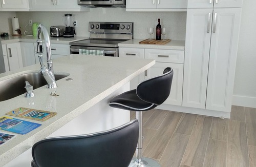 Twin Lakes Villa | New private home w/dedicated workspace. Pet friendly, family-friendly!