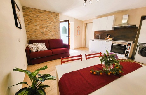 Castelnuovo di Garfagnana Villa | NEW! Private Infinity Pool & Stunning Views! Wood oven. Terrace. Romance!