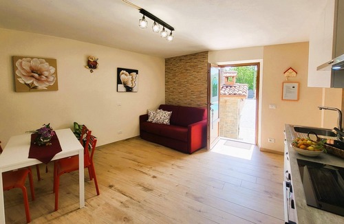 Castelnuovo di Garfagnana Villa | NEW! Private Infinity Pool & Stunning Views! Wood oven. Terrace. Romance!