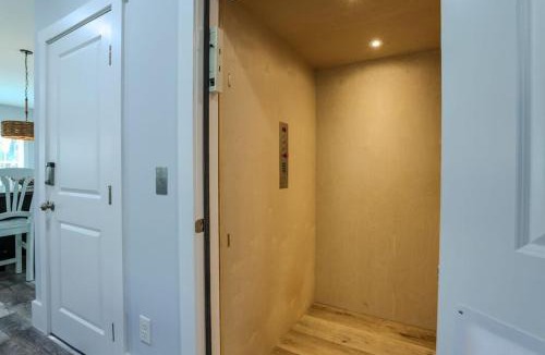 North Forest Beach House | New Private Luxury Home 7 BR 6 BA 2 HB pool-WATERFALL / spa 4 min walk to beach.