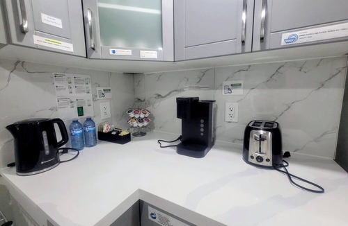 Fairview Apartment | New Private Spacious & Modern Apartment near Square One and Downtown Mississauga