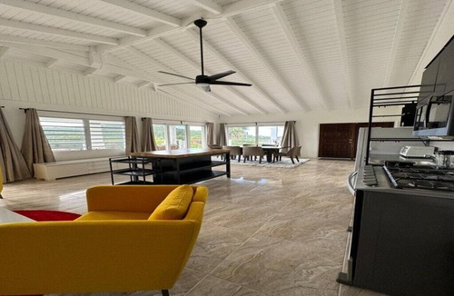 Estate Western Water Island House | New Remodeled Modern 5 bed Villa Balconies, Ocean Views AC, Generator WIFI