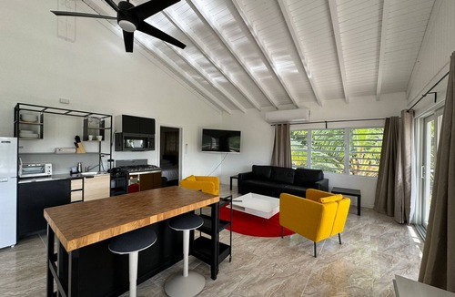 Estate Western Water Island House | New Remodeled Modern 5 bed Villa Balconies, Ocean Views AC, Generator WIFI