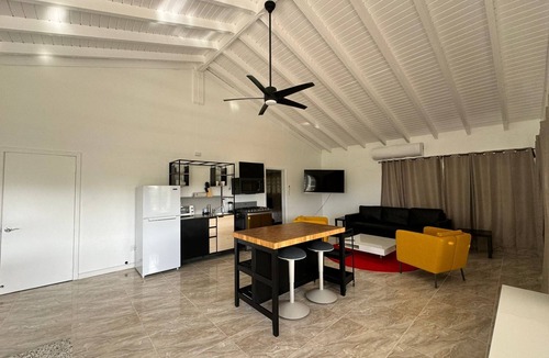 Estate Western Water Island House | New Remodeled Modern 5 bed Villa Balconies, Ocean Views AC, Generator WIFI