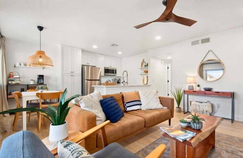 Sunset Condo | *NEW* Remodeled Tempe Pool View Condo Walk to Mill