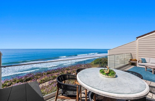 Leucadia House | NEW RENO OCEAN FRONT -AC, direct beach access, heated pool, hot tub, pickle ball
