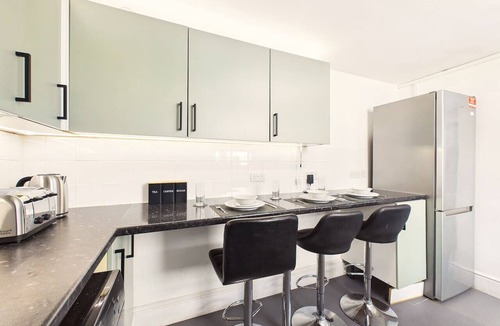 Luton House | *NEW* Ridgeway Home | Central | Parking