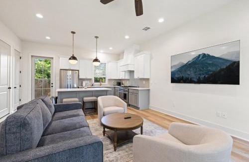 Lafayette Apartment | NEW River Ranch King Luxe Amenities Prime Location