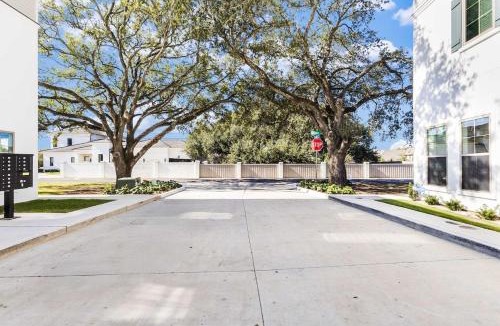 Lafayette Apartment | NEW River Ranch King Luxe Amenities Prime Location