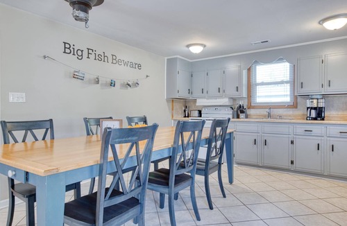Belspring House | New River Riverfront | Hot Tub + Kayaks | Trophy Muskie Fishing | Near VT
