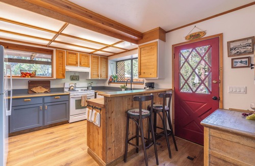 Olympic Valley Cabin | New! River's Edge - Hot tub - Close to Palisades