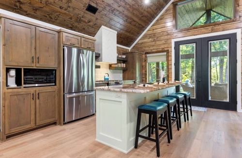 Golden Cabin | New! Riverfront Home, Sport Fishing Pond, Free Firewood