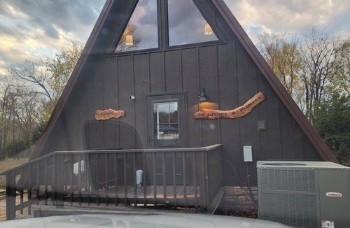 Afton Cabin | NEW! Romantic Adults only secluded Aframe on Grand Lake O’Cherokees. Lake front.