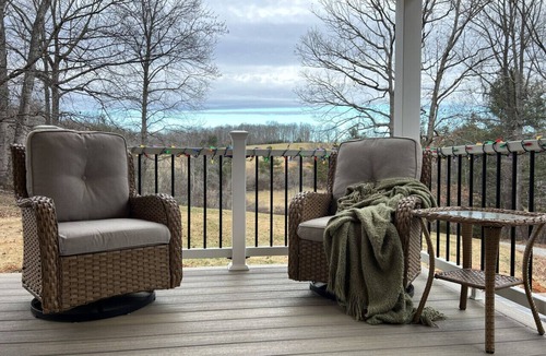 Court House House | New! Salamander Hill Cottage by Buffalo Mtn Getaway