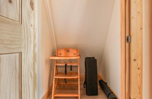 Black Mountain Ski Chalet | New Scandi-camp A-Frame, Hot Tub, Views, Walk Downtown