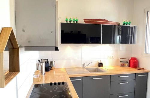 La Madeleine Apartment | NEW SEA VIEW FLAT just 5m FROM THE BEACH & AIRPORT TRAMWAY.