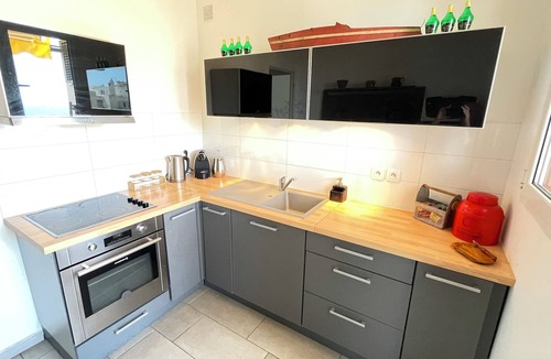 La Madeleine Apartment | NEW SEA VIEW FLAT just 5m FROM THE BEACH & AIRPORT TRAMWAY.