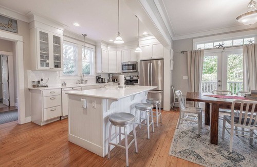 Seabrook House | *NEW* Seabrook's Oceans Five: Dog Friendly!