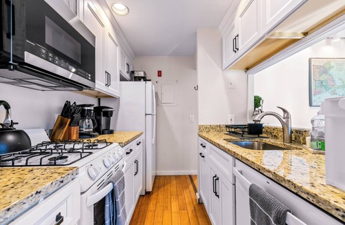 Mews Village Condo | New Seabury Cape Condo + Pool & Beach Escape