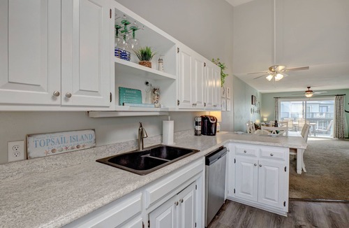 McCutcheon Field House | *NEW* Second Row 3 Bedroom with a pool and incredible views. *FLEXIBLE*