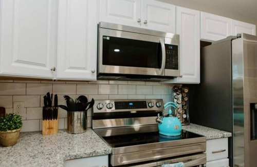 Winston - Salem House | NEW! Serene Getaway ~ Near Hanes Mall and WFU. Fire Pit, Games & Ping-Pong.