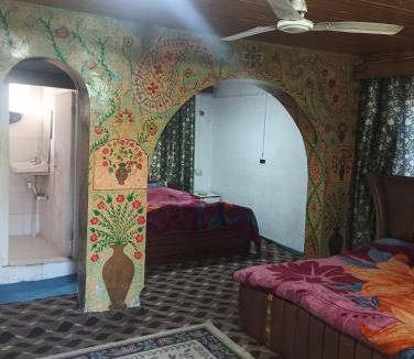 Dal Lake Hotel | New shalimar dal view