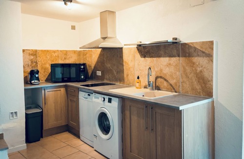 Saint-Saturnin-les-Apt House | NEW ! Single-storey village house with garden and private parking