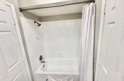 Tougaloo Condo | New! Sleep 6, Privacy & Comfort, Prime Location