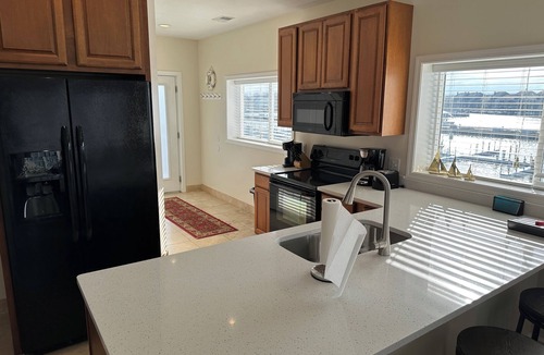 Gypsum Condo | NEW spacious 2 BR/2 BA w. pool, dockage available, bar