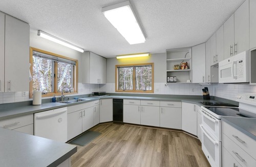 Walker House | NEW! Spacious 10-BR Leech Lake Retreat w/Game Room