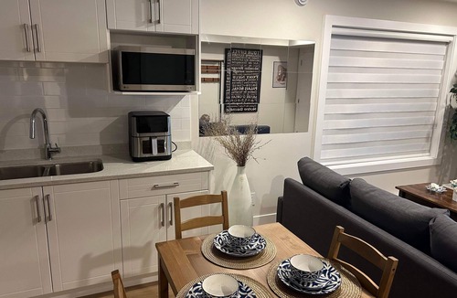 Maple Ridge House | New, Spacious 2 Bedrooms Suite in Downtown Maple Ridge with free parking !