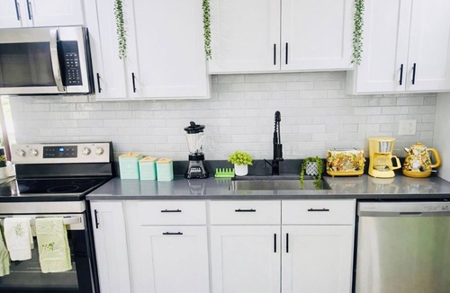Seymour Apartment | New Spacious 4BR 4Bath/pool/River View
