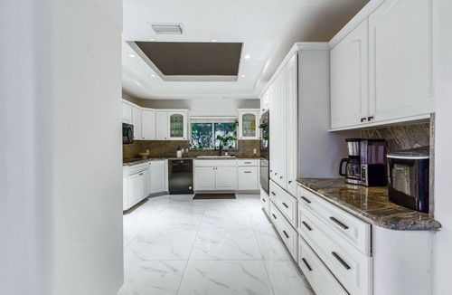 West Little Havana House | NEW Spacious 5BR Villa Near Brickell—Private Pool,Grill &More!