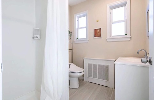 Queens Apartment | New! Spacious! Fun Car/Bunk Bed! Main St! Parking!