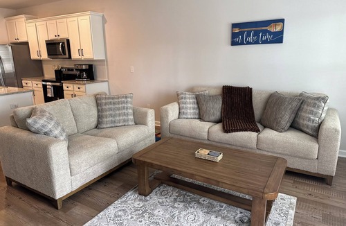 Eatonton House | NEW Spacious Lake Oconee Townhome! Stunning views & 100's feet of waterfront!