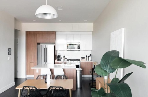 Highland House | New Spacious Modern Loft - Center of LoHi