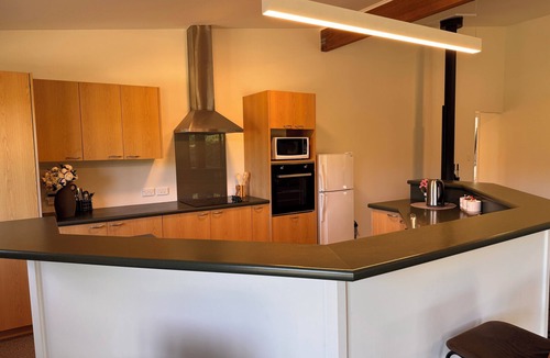 Hanmer Springs House | New, Spacious, Sunny, Modern w/Mountain Views. Woodbank Retreat Hanmer Springsn