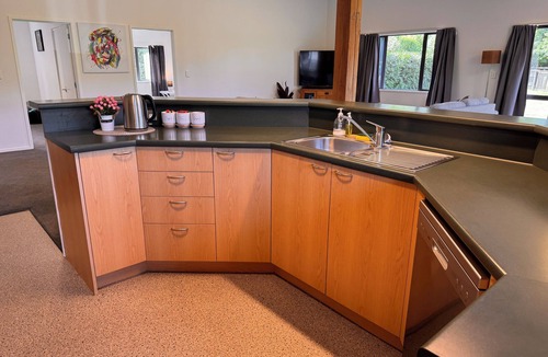 Hanmer Springs House | New, Spacious, Sunny, Modern w/Mountain Views. Woodbank Retreat Hanmer Springsn