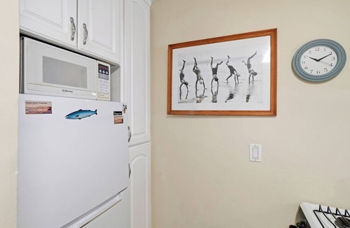 Carpinteria Condo | NEW! Steps to Beach! 1-bedroom Full Condo