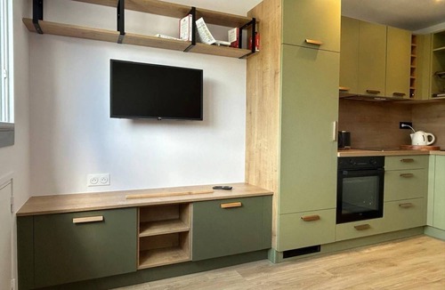 Saint-Cast-le-Guildo Apartment | NEW: Studio apartment 100 m from the beach in the city center, sleeps 2
