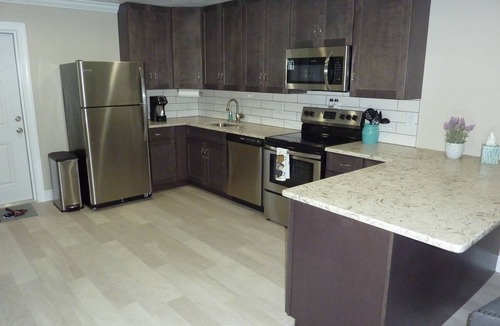 West Melbourne Apartment | New Studio Apartment.Free internet.Privacy, Close to the Mall.