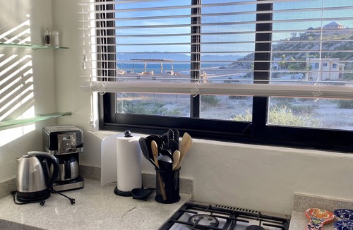 El Sargento Cottage | New studio queen casita with full kitchen and bath
