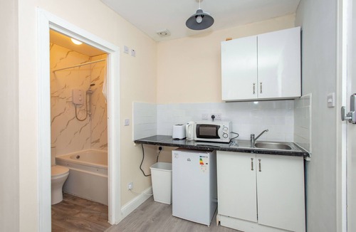 London Borough of Bromley Apartment | *New Studio* Zone 6 Cheslfield 2