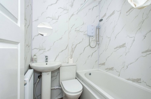 London Borough of Bromley Apartment | *New Studio* Zone 6 Cheslfield 2